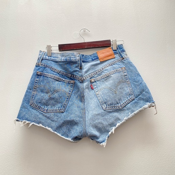 Levi's - Premium 501 Two Tone Indigo Wash Women’s Jean Shorts - Picture 8 of 16